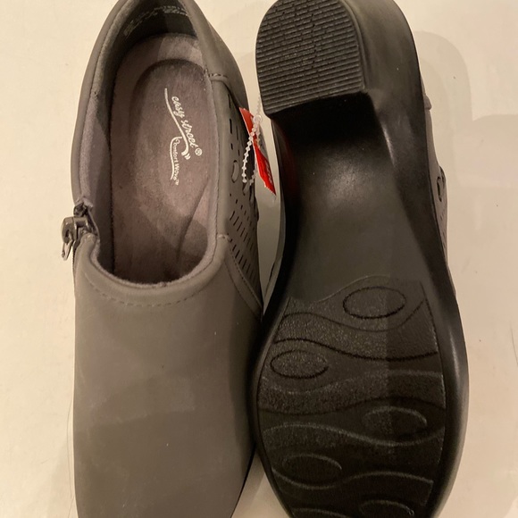 East Streets gray ankle booties size 8.5W NWT - Picture 6 of 7